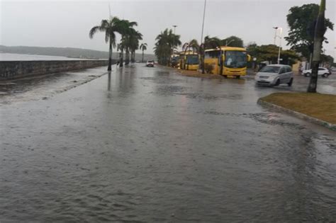 Fortes chuvas deixam municípios baianos em alerta Bahia Dia a Dia