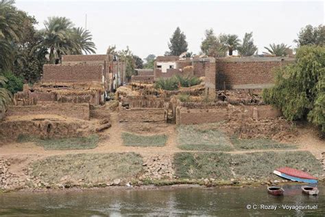 Pequena vila agrícola no Nilo Egipto