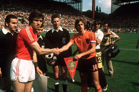 Johan Cruyff y Adidas la historia de la mítica batalla