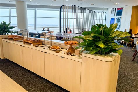 Which airport lounge should you use at Dallas airport? - The Points Guy