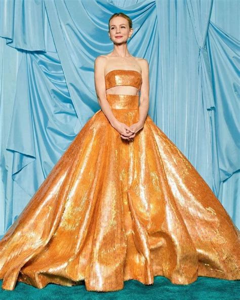 Oscars 2021 Carey Mulligan Brilló Con En Un Impactante Vestido Dorado