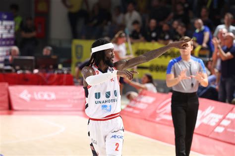 Briante Weber E La Nuova Unahotels Reggio Emilia Il Calore Della