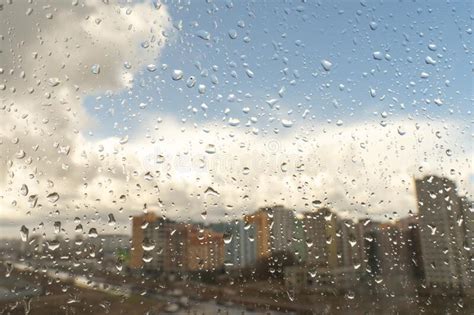 Gotas De Agua O Gotas De Lluvia En El Vidrio De La Ventana Foto De