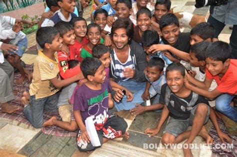 Shahid Kapoor spends time with kids! - Bollywood News & Gossip, Movie Reviews, Trailers & Videos ...