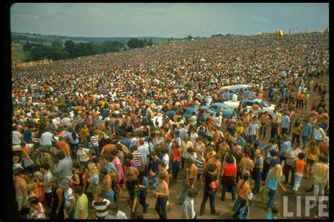 40 Rare And Incredible Color Photographs That Capture Scenes Of The