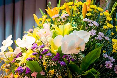 Choosing Funeral Flowers Funeral Flower Ideas Sunlife