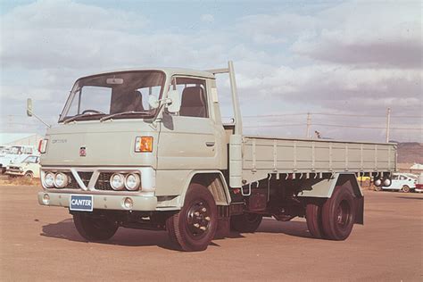 Leicht Lkw FUSO Canter feiert 60 jähriges JubiläumLight duty truck FUSO