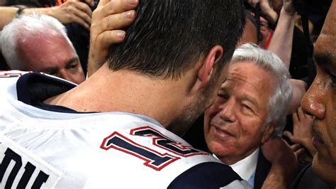 Super Bowl 2019 Tom Brady And Robert Kraft Kiss After Patriots Win Over Rams Au