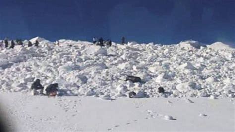 Avalanche Hits Army Patrol In Siachen Four Soldiers Two Porters