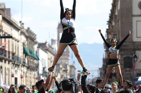 Desfile Del De Noviembre Contar Con Participantes Cambio De