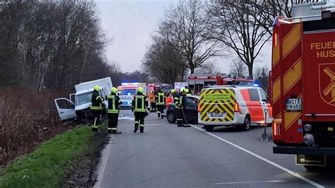 Horror Unfall Bei Friesoythe Autofahrer Stirbt Nach Frontal Crash