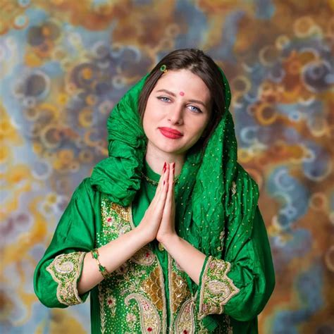 Images Beautiful Kaaba Beautiful Muslim Woman In Blue At Kaaba