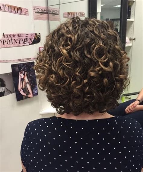 Pin By Sizalia Ribeiro On Cabelos Cortes Curly Hair Photos Short