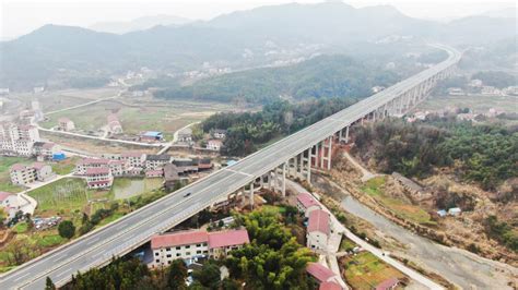 荣耀时刻 载誉前行 岳阳路桥集团品质工程捧回“李春奖”