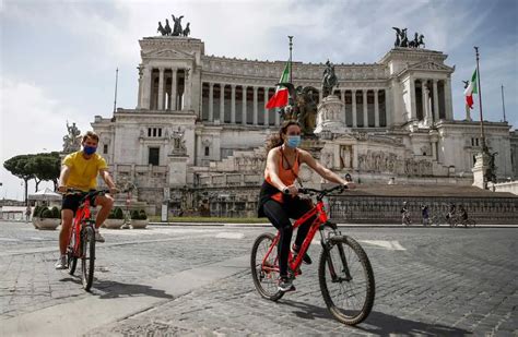 Italia Rebaja Los Contagios Diarios A Cifras Previas Al Confinamiento