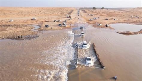 گرفتار شدن خودرو‌ها و شتر‌ها در سیل عظیم عربستان فیلم