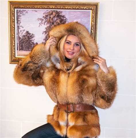 Red Fox Fur Coat With Hood And Belt Ladies Fur Coats Bontjas Bont