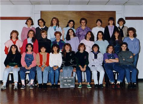 Photo de classe 2SAN2 1ère année BEP sanitaire et sociale de 1988 Sep