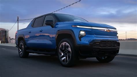 First-Ever Silverado EV Electric Truck | Chevrolet Canada