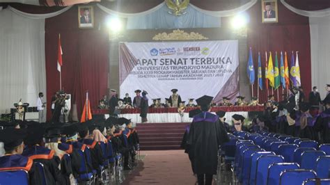 Hari Pertama Wisuda Ke Xxxii Utm Dihadiri Wisudawan