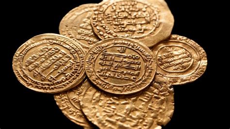 Archaeologists Find 424 Islamic Gold Coins Dating Back 1100 Years in ...