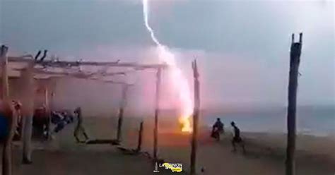 Mujer Fulminada Por Rayo En Playa De Michoac N