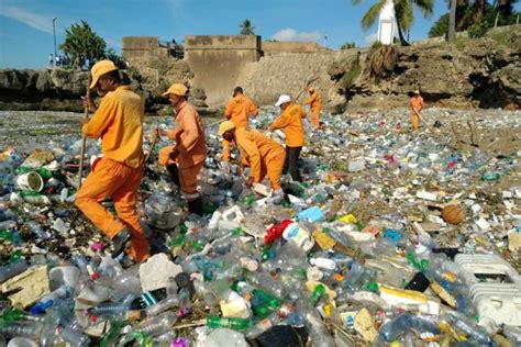 Más de 300 toneladas de basura han sacado de playas de República