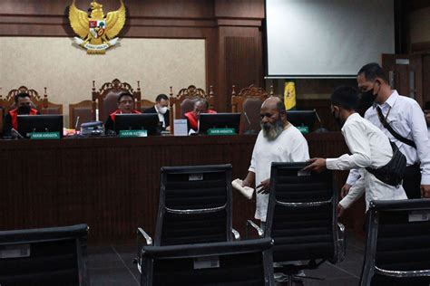 Lukas Enembe Hadapi Sidang Tuntutan Kasus Suap Gratifikasi Hari Ini