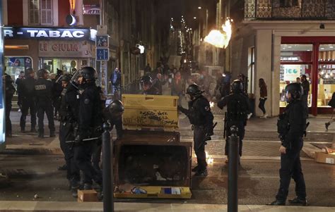 Marseille Un Policier Bless Et Dix Personnes Arr T Es En Marge De La