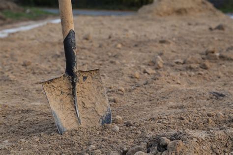 Vancouver Police Woman Fights Off Naked Intruder With Shovel