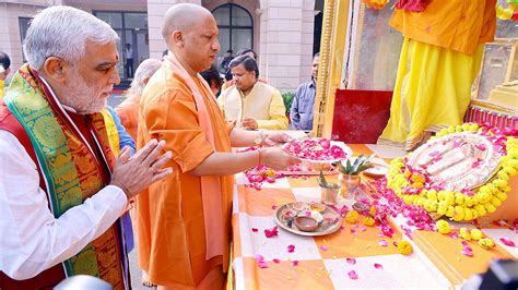 Agency News Cm Yogi Adityanath Performs ‘shri Ram Charan Paduka Pujan