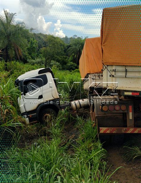 TV KZ Acidente Carreta Bitrem Deixa Faixa Interditada Na BR 262