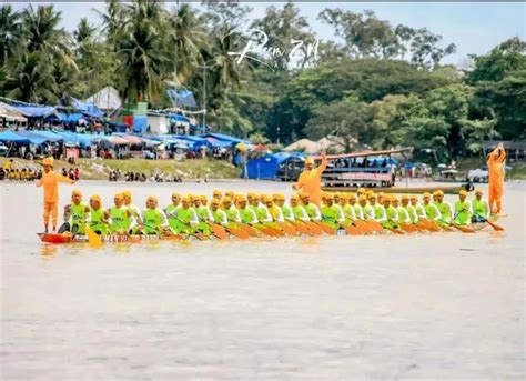 Tradisi Lomba Perahu Pacu Jalur Sebelum Bulan Puasa Di Riau Galamedia