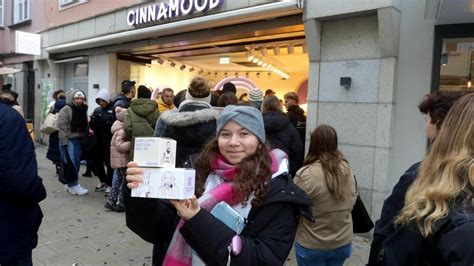 Innenstadt Großer Andrang bei der Eröffnung von Cinnamood in der