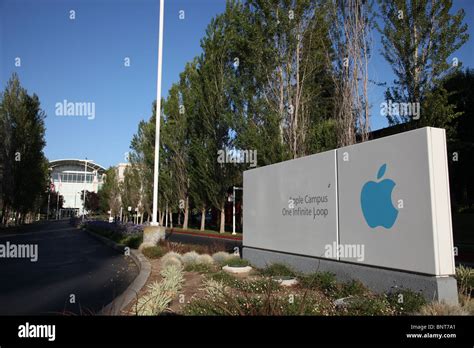 APPLE CAMPUS SIGN LOGO 1 INFINITE LOOP CUPERTINO CALIFORNIA USA 1 Stock ...