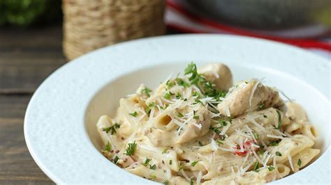 Cocina Esta Pasta Con Pollo En Salsa Blanca Para Enamorar En San