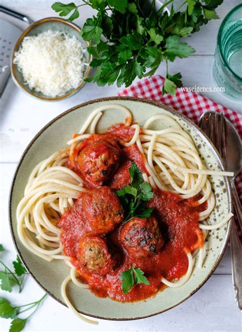 Spaghetti Mit Saftigen Hackb Llchen In Tomatenso E