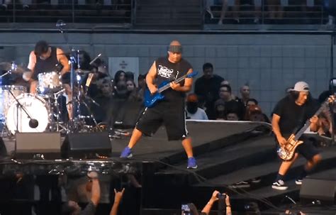 Robert Trujillo Se Re Ne O Suicidal Tendencies Em Show De Abertura