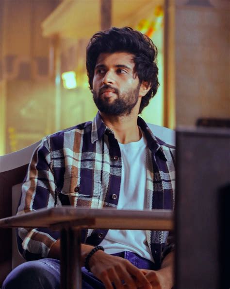 Pic Talk Vijay Deverakonda Looks Smoking Hot TeluguBulletin