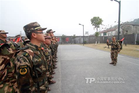 武警浙江总队某部新兵野营拉练正式拉开