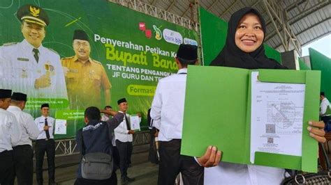 Parade Foto Sebanyak 3 233 Guru Dan Tenaga Teknis Kabupaten Bandung