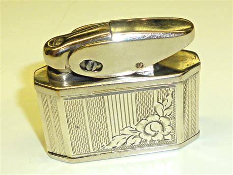 Kw Karl Wieden Capri Automatic Lighter With Silver Case