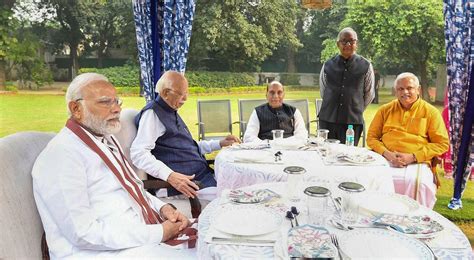 Pm Modi Other Bjp Leaders Greet L K Advani On Birthday