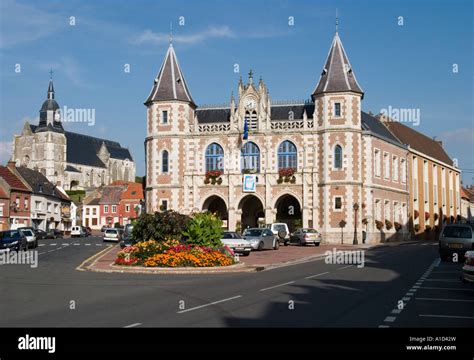 Vistoso Y Imponente Fachada Del Ayuntamiento De Auxi Le Chateau Pas De