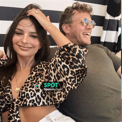 The Crop Top Leopard Of Emily Ratajkowski On Her Account Instagram