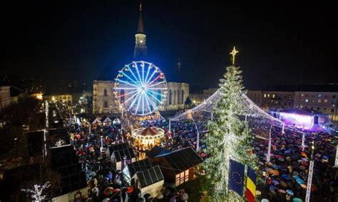 Cum arată Clujul luminat de Crăciun Târgul a debutat în ploaie