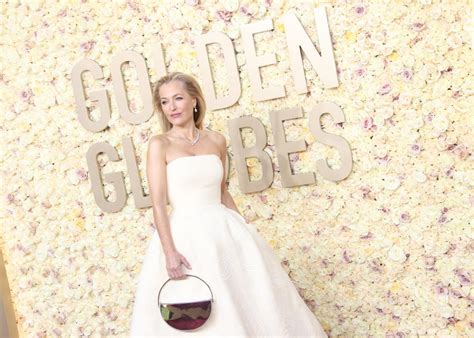 Gillian Anderson Wears Dress With Embroidered Vaginas To Golden Globes