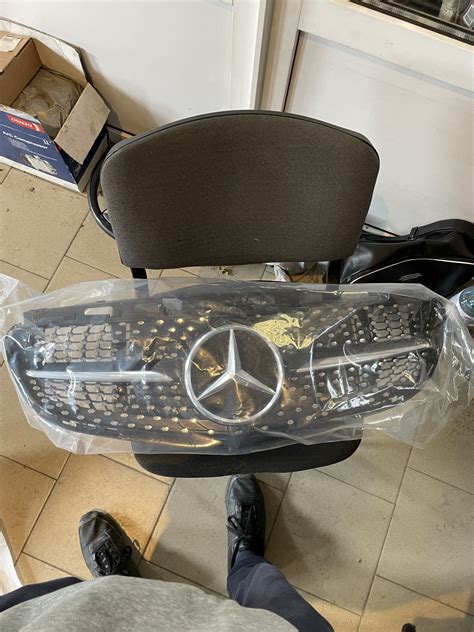 Замена решетки радиатора — Mercedes-Benz E-Class (W212), 2 л, 2013 года ...