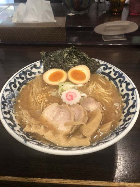 『魚介とんこつ濃厚全部入りらー麺』東京駅 斑鳩のレビュー ラーメンデータベース