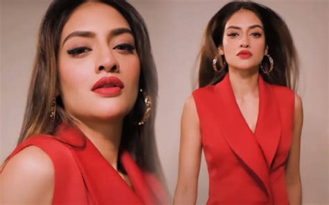 Nusrat Jahan পরনে নেই উন্মুক্ত পোশাক তবু যেনো রেড ভেলভেট কেক নুসরতের